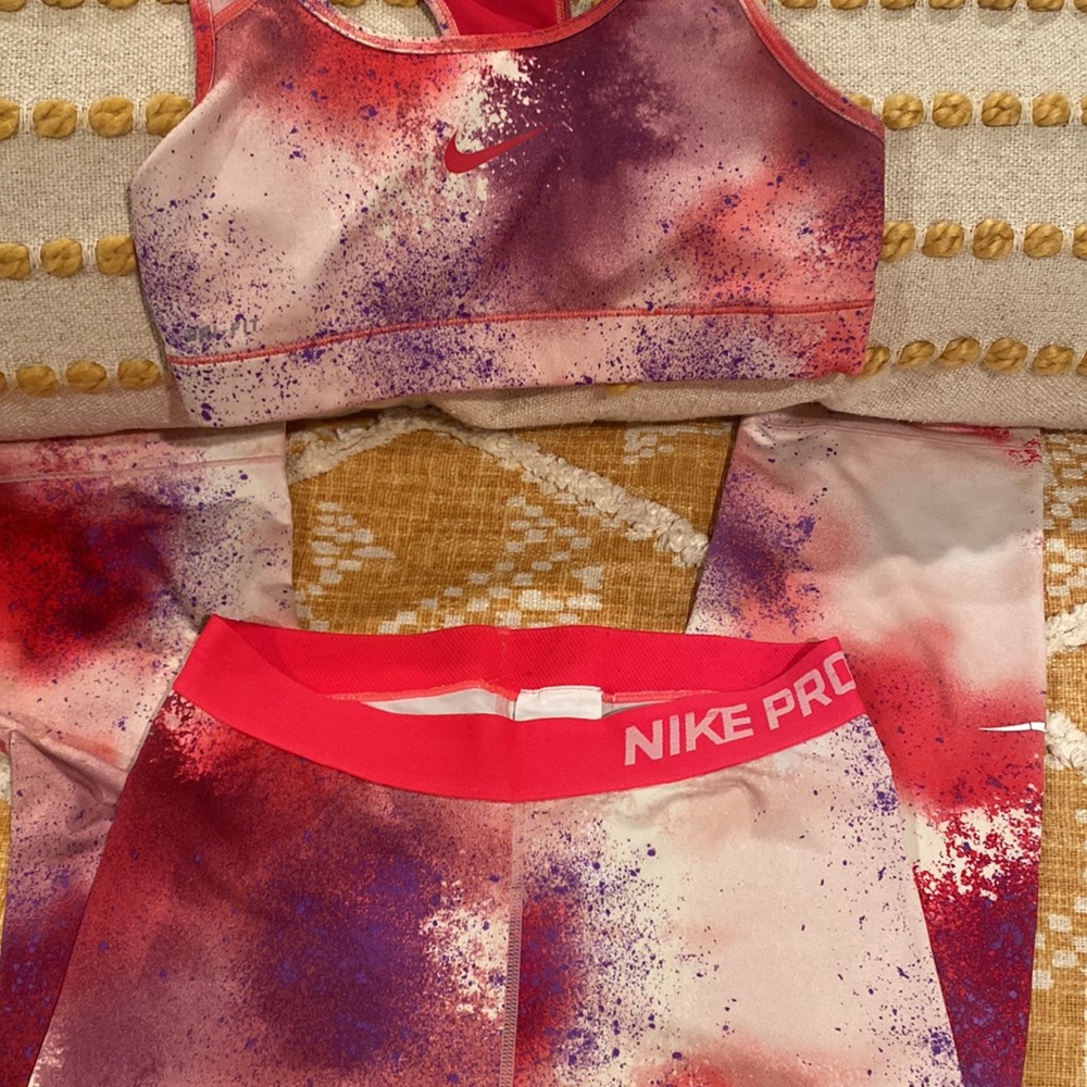 Nike Capris Sz M and Sports Bra Sz S and M tank - Picture 6 of 9